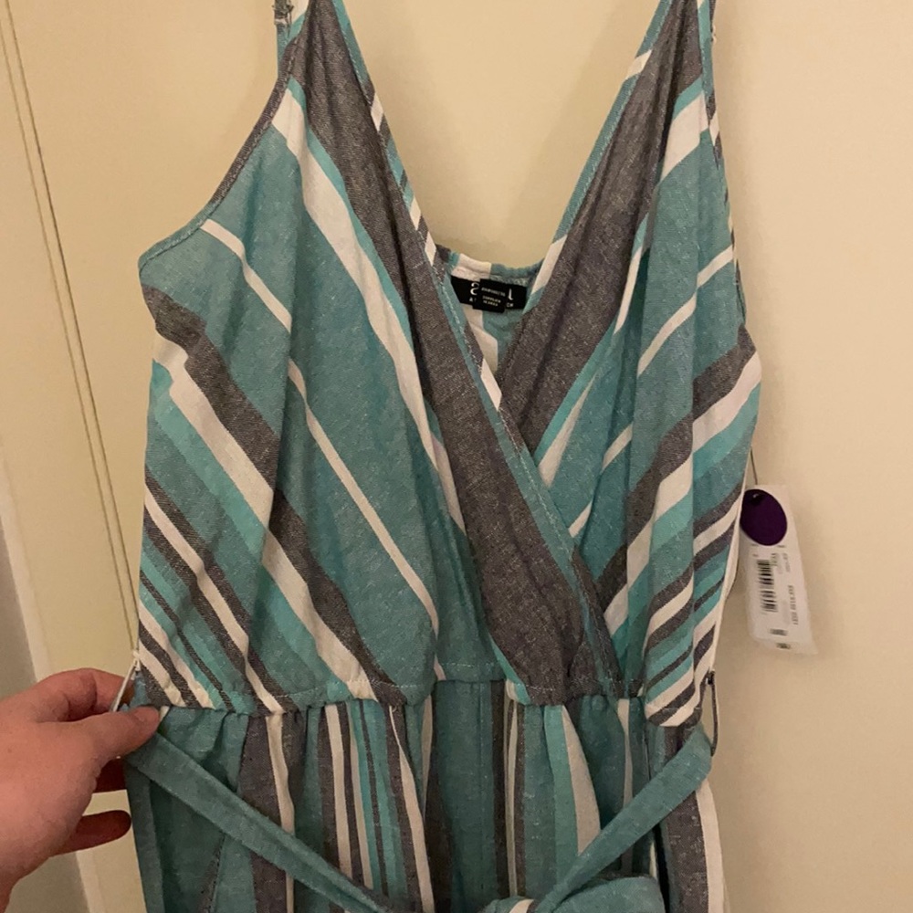 This is a one piece jumper.